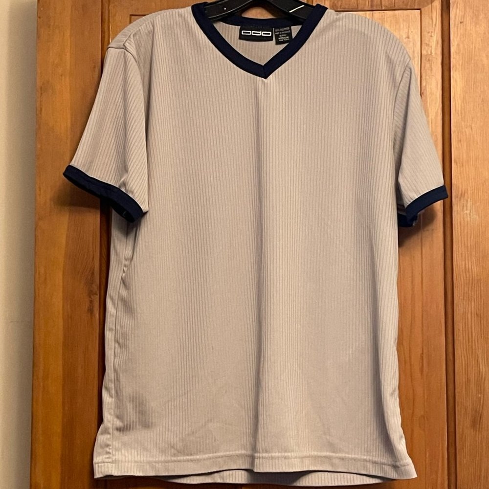 ODO Men's T-Shirt Size Medium, Silver with Blue Lining